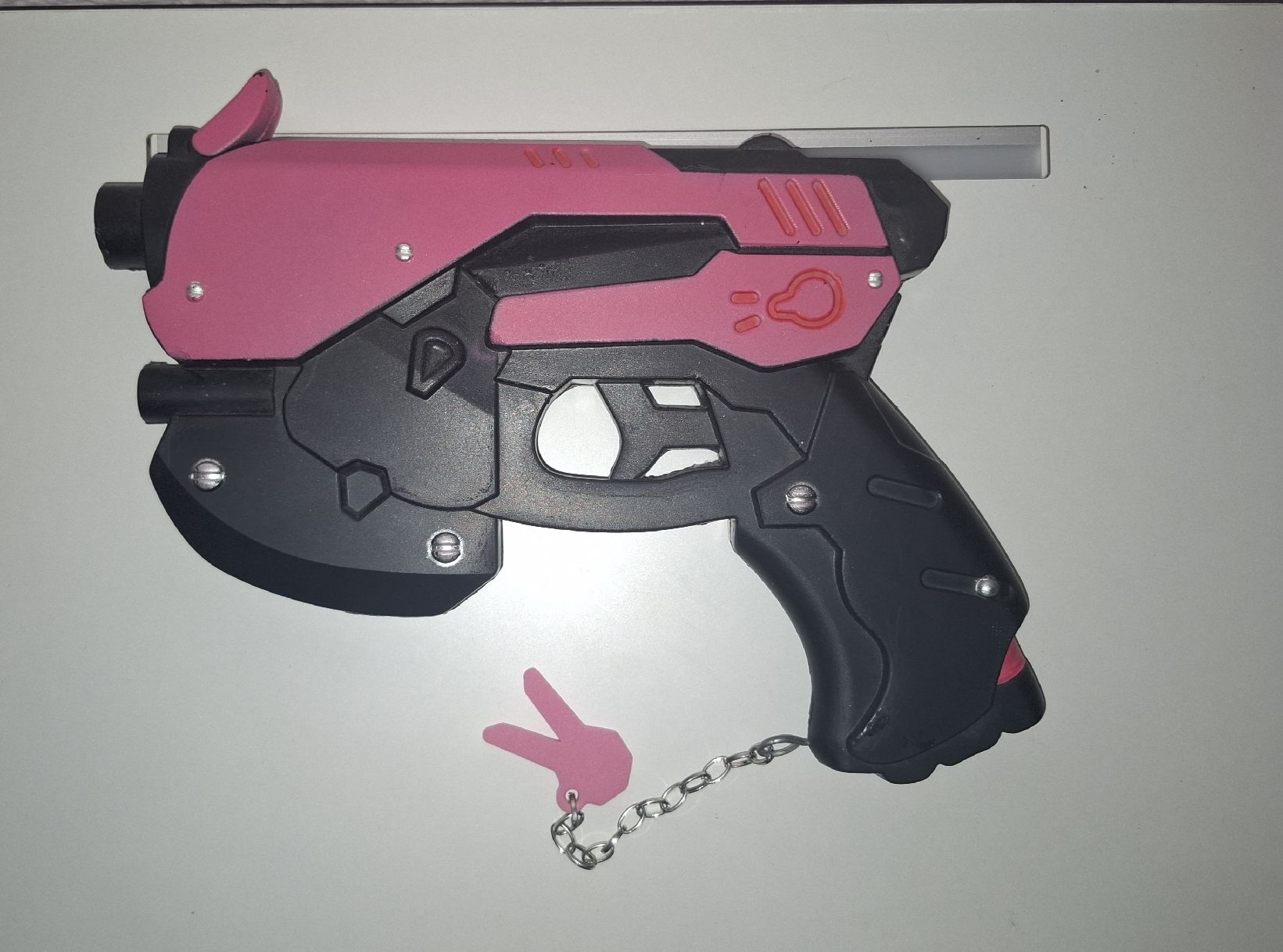 Giocattoli: Overwatch 1 D.Va Waffe Cosplay Prop – Usato da Luchsingen venduto da Rxayz