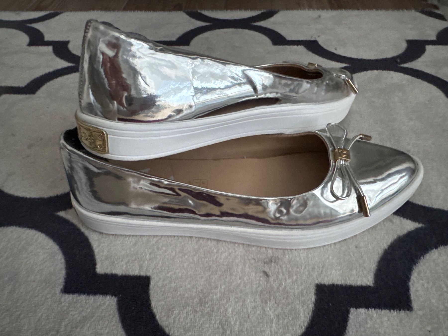 Scarpe da donna: Ballerines Guess argentées – Usato da Saxon venduto da joe_75hb 1