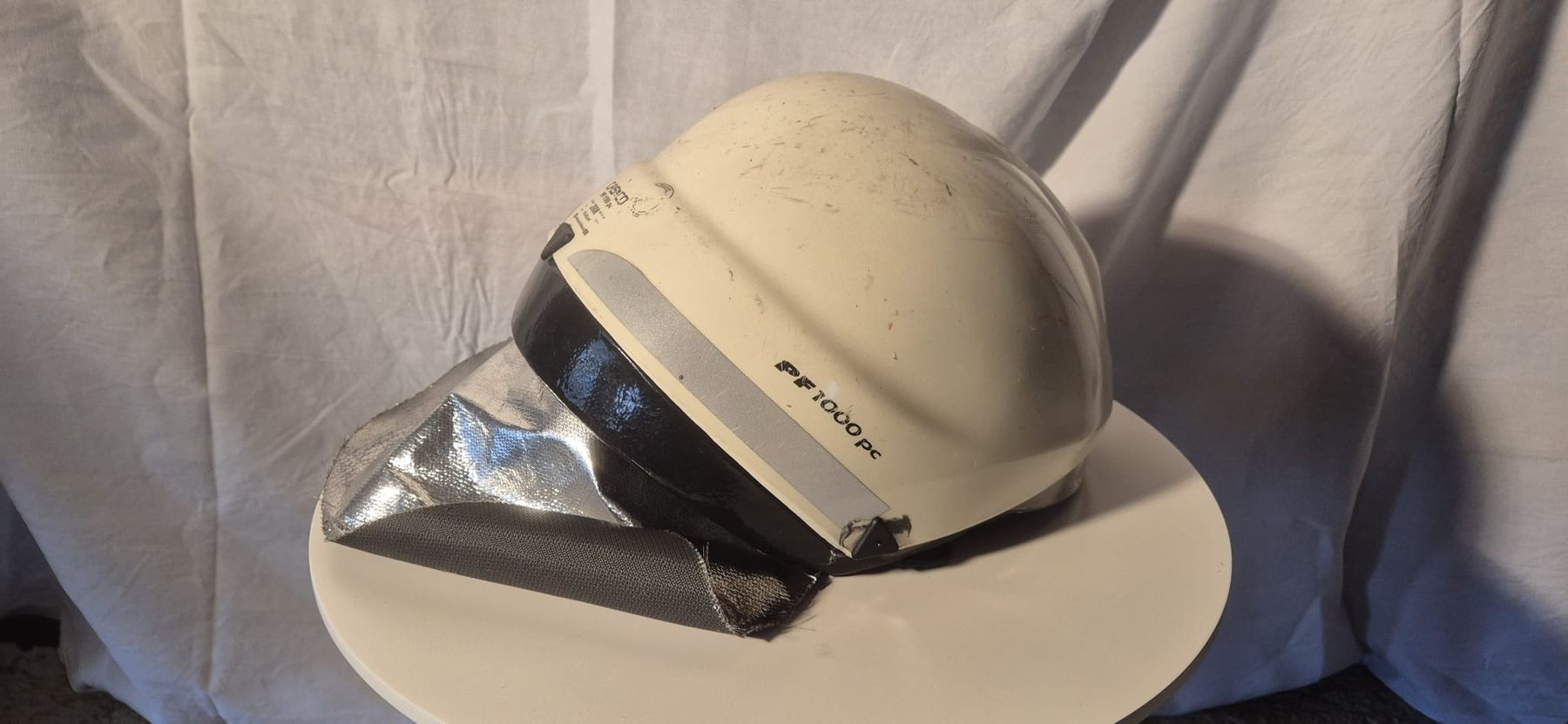 Feuerwehr: Feuerwehrhelm – Gebraucht aus Volketswil von Crystallize