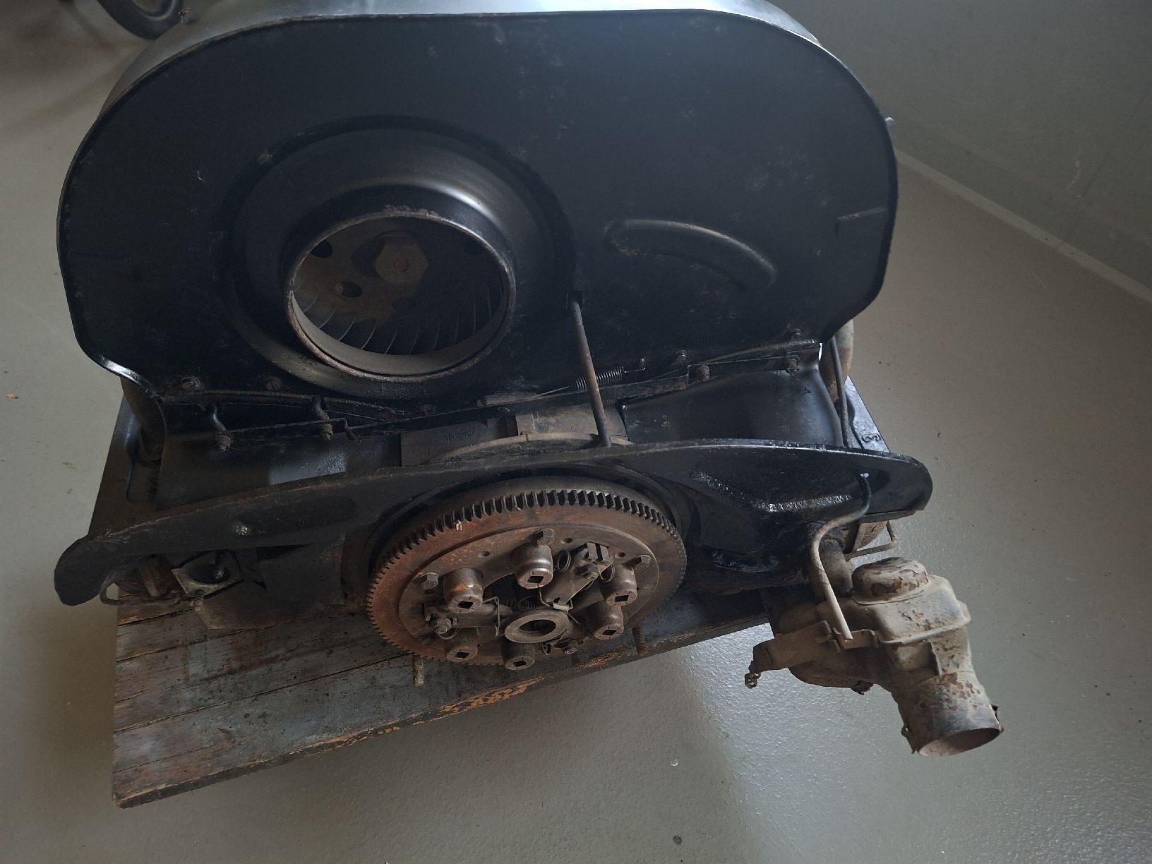 VW Tutti pezzi di ricambio auto: VW Käfer Motor – Usato da Schüpfheim venduto da Ireib0 1