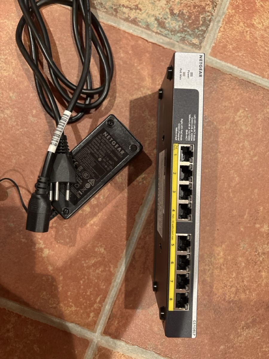 Netgear Modem & Router: NETGEAR Unmanaged Switch 8-port PoE – Usato da Waldstatt venduto da Imaginary