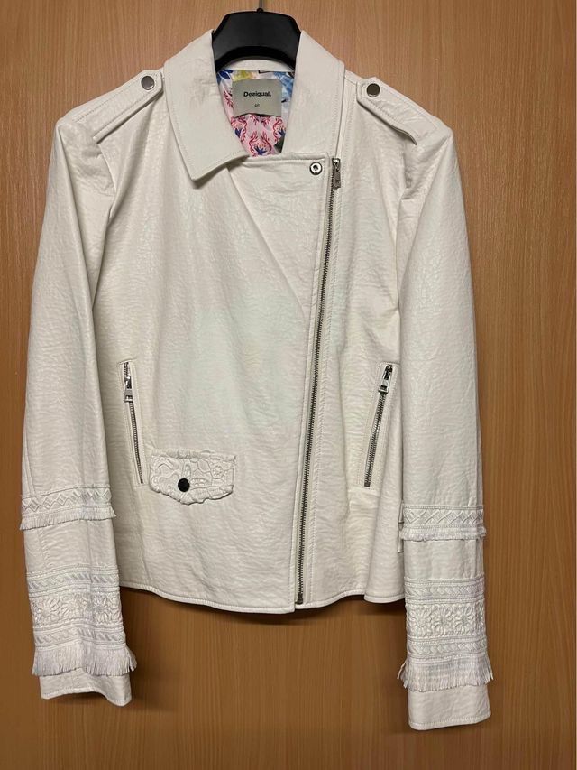 Desigual Giacche: Desigual Kunstlederjacke weiss Gr. 46 Boho – Usato da Spreitenbach venduto da Nucinul