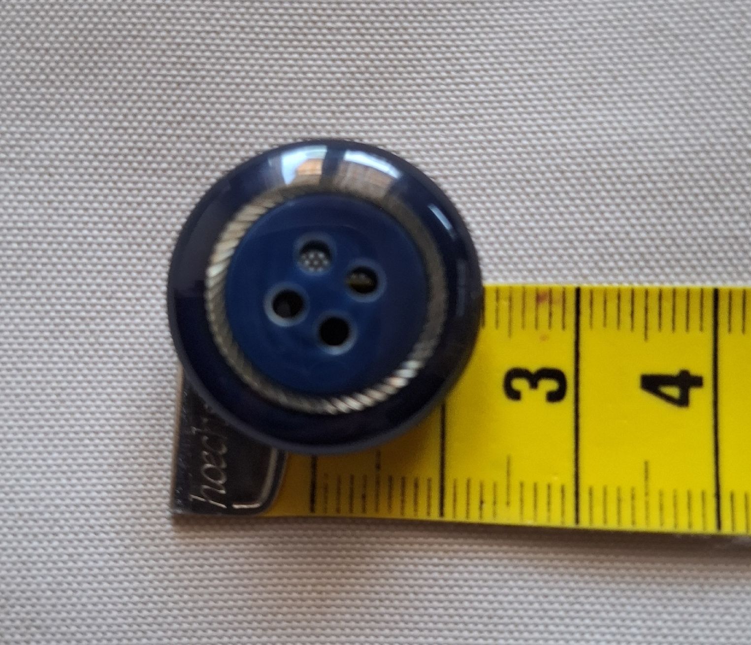 Bottoni: Knopf dunkelblau mit silberfarbenen Muster, 23 mm. – Usato da Dietikon venduto da Hirschkopf 4