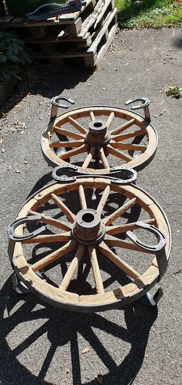 Tavoli: Saloontisch aus Wagenräder – Usato da Münsingen venduto da wd65 1
