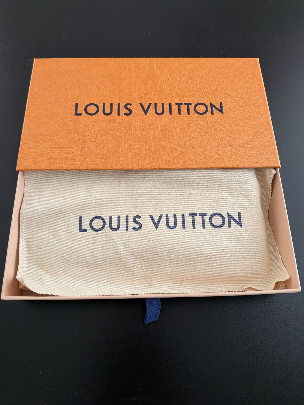 Louis Vuitton Portamonete: Louis Vuitton Sarah Leather Wallet – Usato da Morges venduto da dhi_y2qk 2