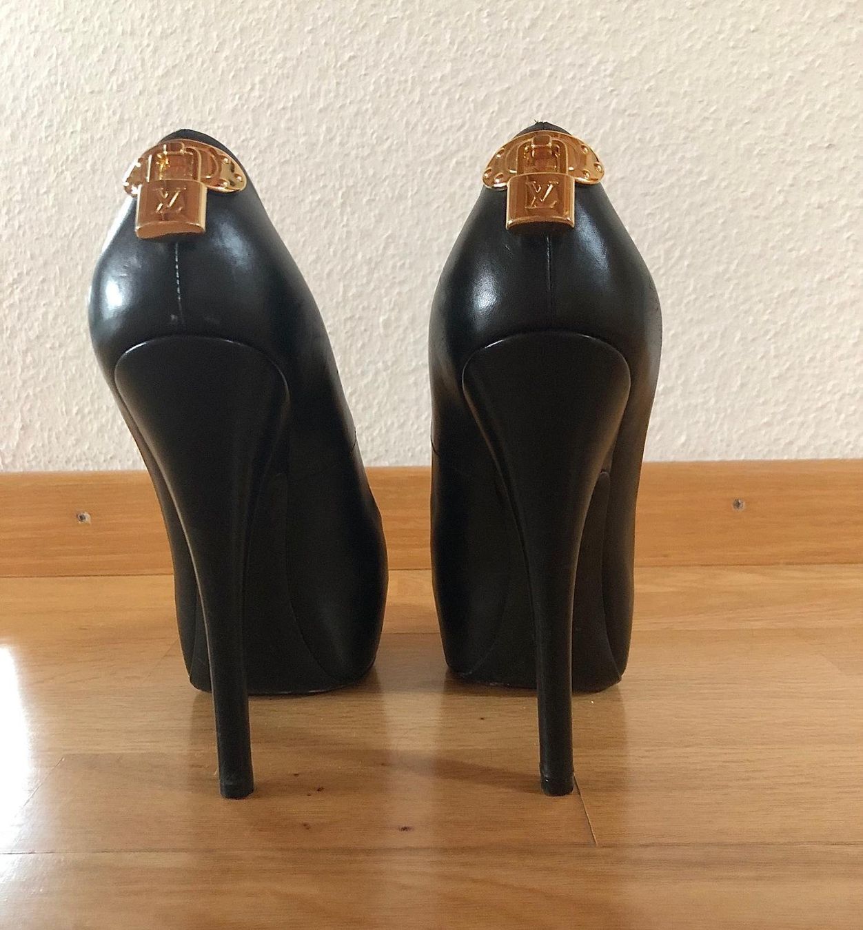 Louis Vuitton Scarpe da donna: Louis Vuitton, originale Leder-Pumps – Usato da Dübendorf venduto da Tambalori 2