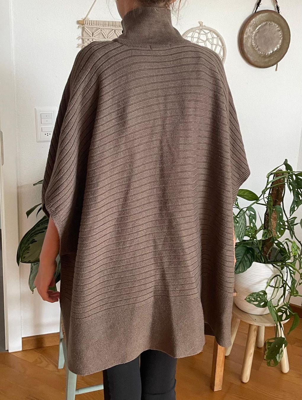 Altro in Moda donna: Luisa Viola Strickponcho braun mit Schnallen – Usato da Arni AG venduto da Jaggy36 2