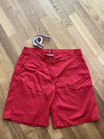 Shorts Tommy Hilfiger rot mit Gürtel Gr. 42