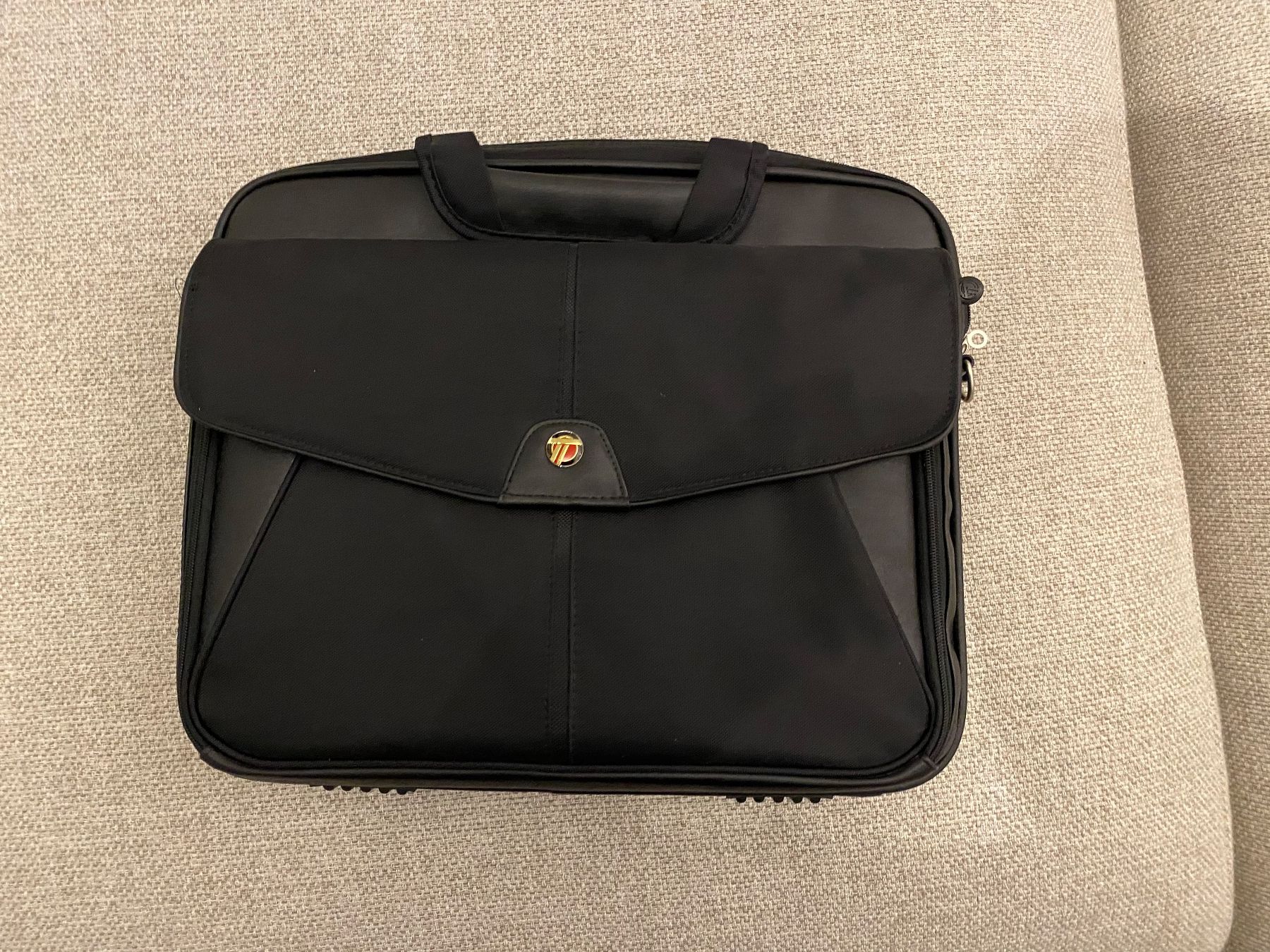 Targus Borse: Businesstasche Laptopfach Schultergurt – Usato da Bern venduto da mod18