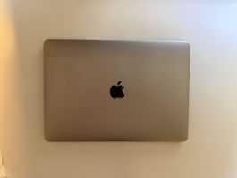 MacBook Pro 13″ (2019) – Intel i5, 8 GB RAM, 256 GB SSD