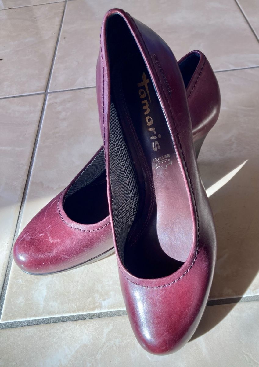 Tamaris Damenschuhe: Tamaris Echtleder Pumps, Gr. 37, Weinrot – Gebraucht aus Vinelz von Viewfinder84