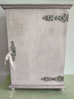 Wandschrank shabby chic upcycling rosa