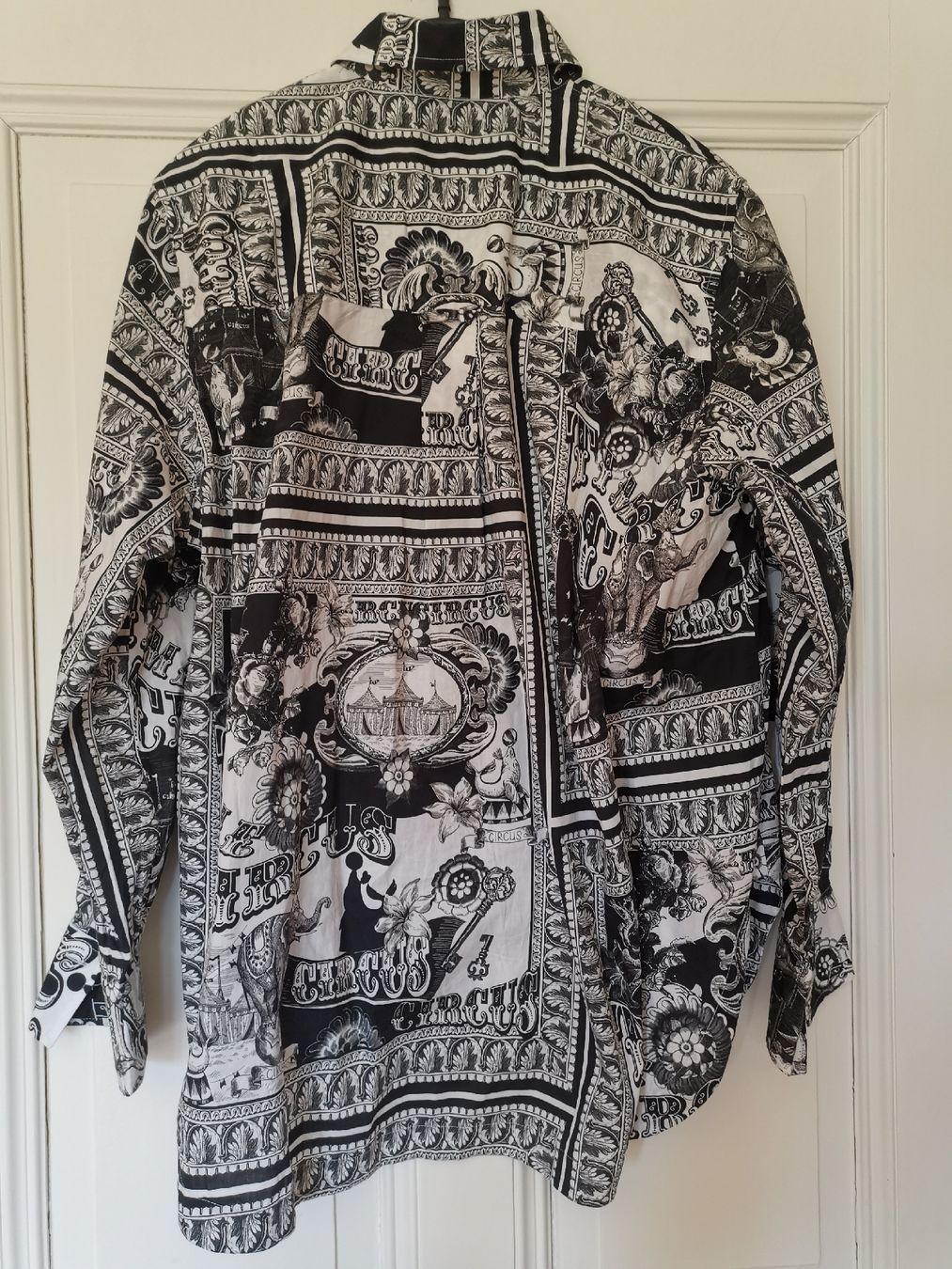Camicette: Caliban Bluse mit Zirkusmotiven – Usato da Uerikon venduto da pink_flamingo 1