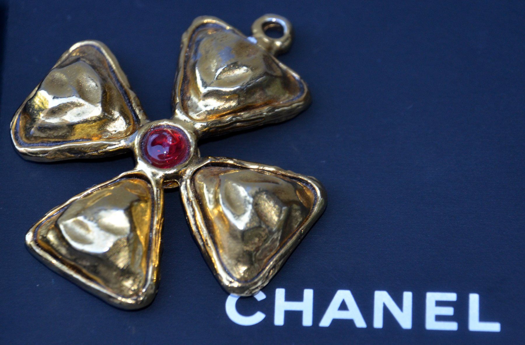 Chanel Ciondoli: CHANEL Anhänger / pendentif – Usato da Collonges venduto da Auganien