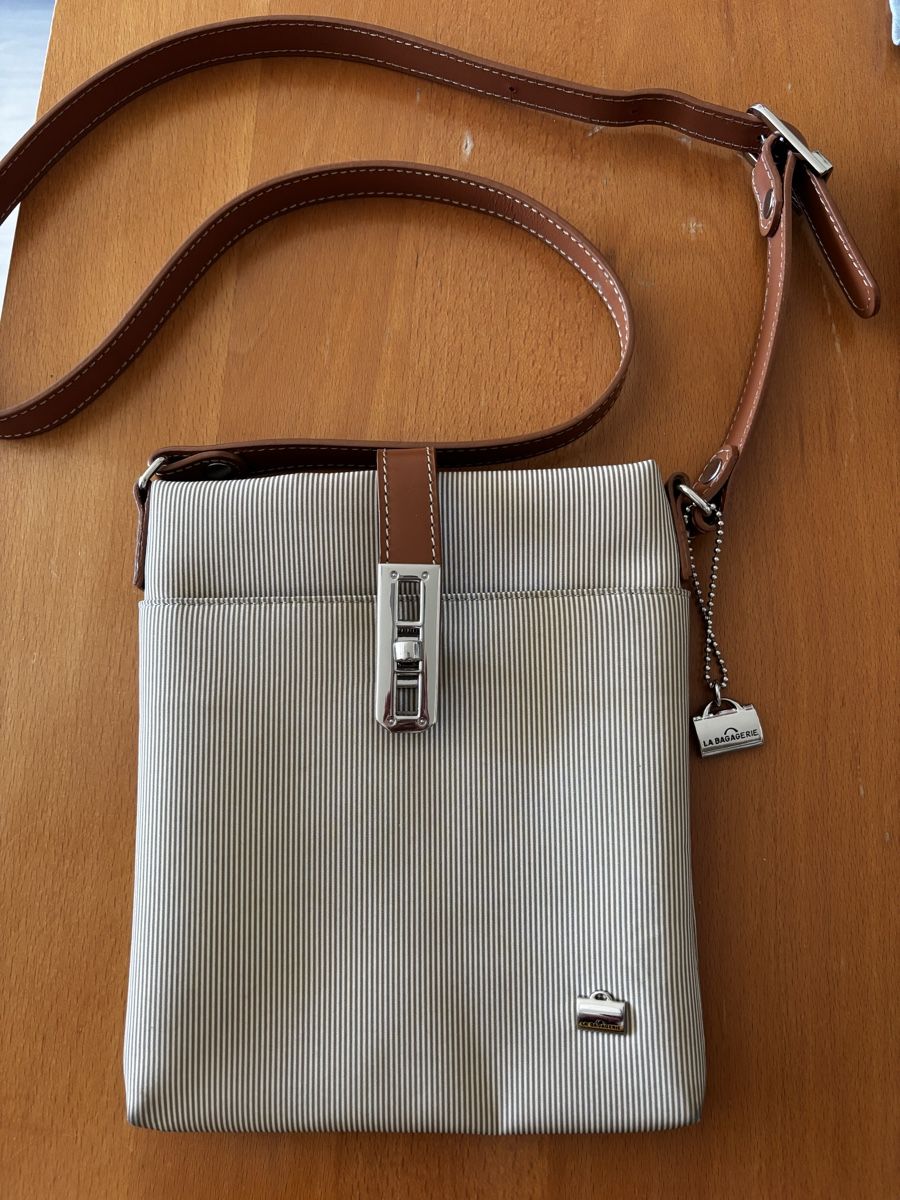 Sacs femmes: Verschiedene Handtaschen – D'occasion à Liebefeld par zugiimom