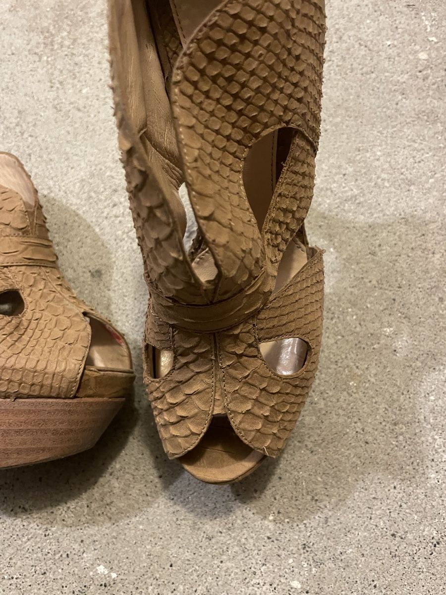 Fendi Damenschuhe: Fendi high platform heels size 40 – Gebraucht aus Yverdon-les-Bains von pen_bbz8 1