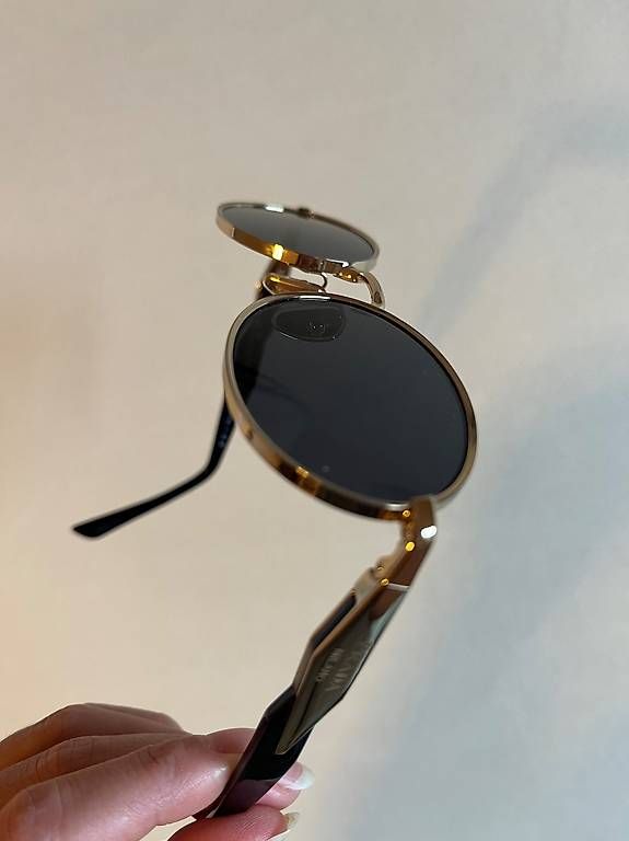 Lunettes & Verres: Prada Sonnenbrille – Neuf avec emballage d'origine à Bern par ada_92zl 2