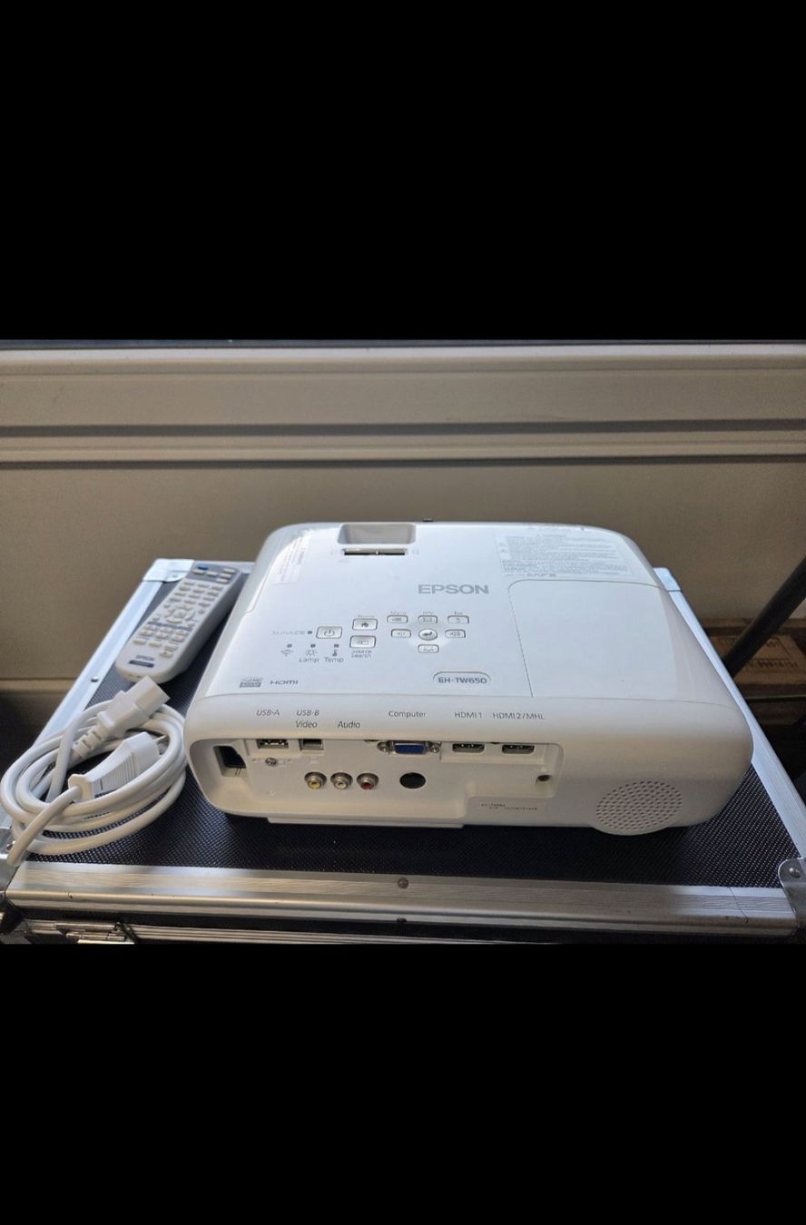 Epson Home Cinema: Epson EH-TW650 Beamer - Heimkino – Usato da Berikon venduto da Solo54 1