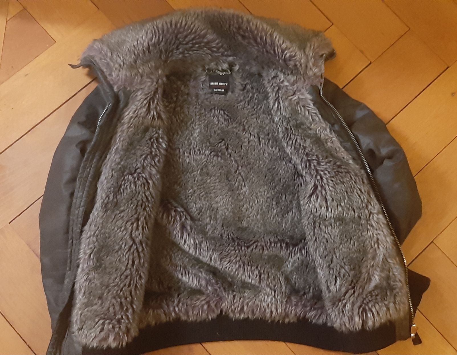 Miss Sixty Giacche: Einzigartige MISS SIXTY Jacke mit fell - Gr. S – Nuovo (secondo la descrizione) da Zürich venduto da Venecia25 2