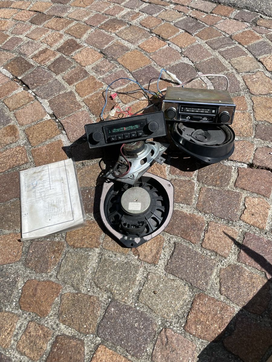 Radio: Alte Auto Radio ink. Boxen – Usato da Nürensdorf venduto da GR5050