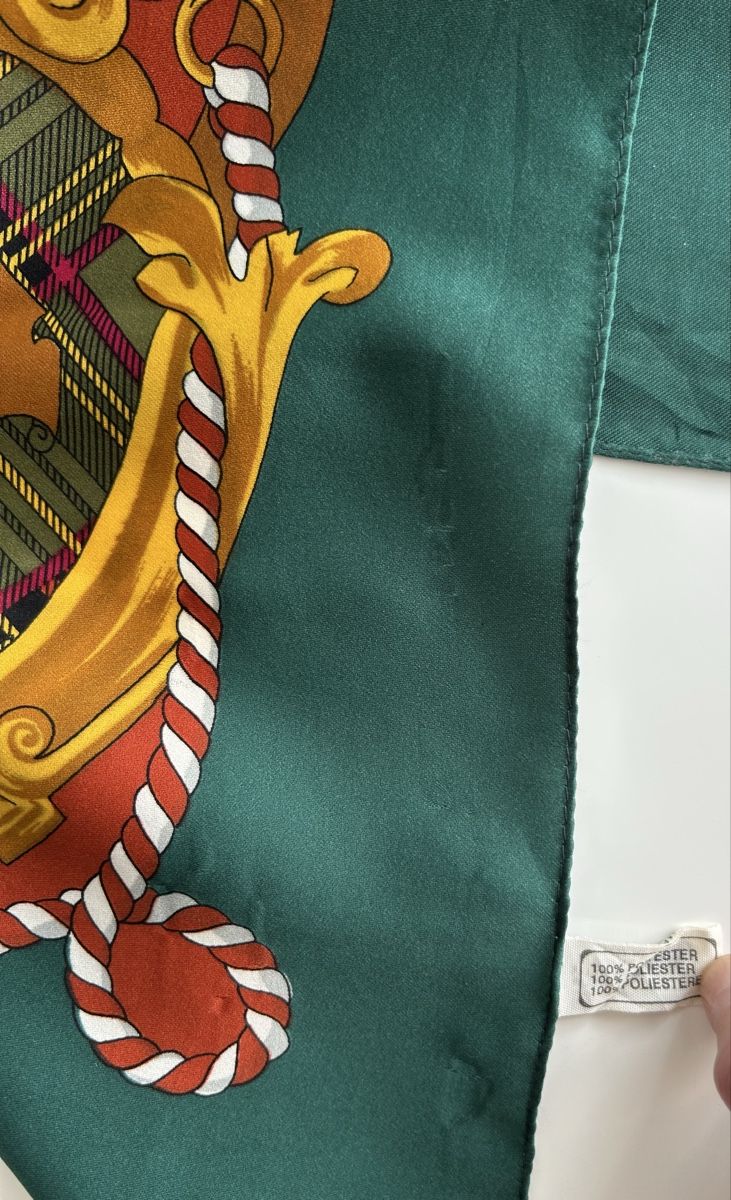 Foulards & écharpes: Scarf polyester green golf motif excellent condition – Neuf (Voir description) à Saland par ele_vc96 2