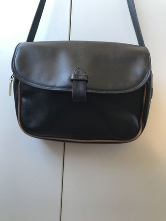 Sac à bandoulière en cuir noir vintage élégant