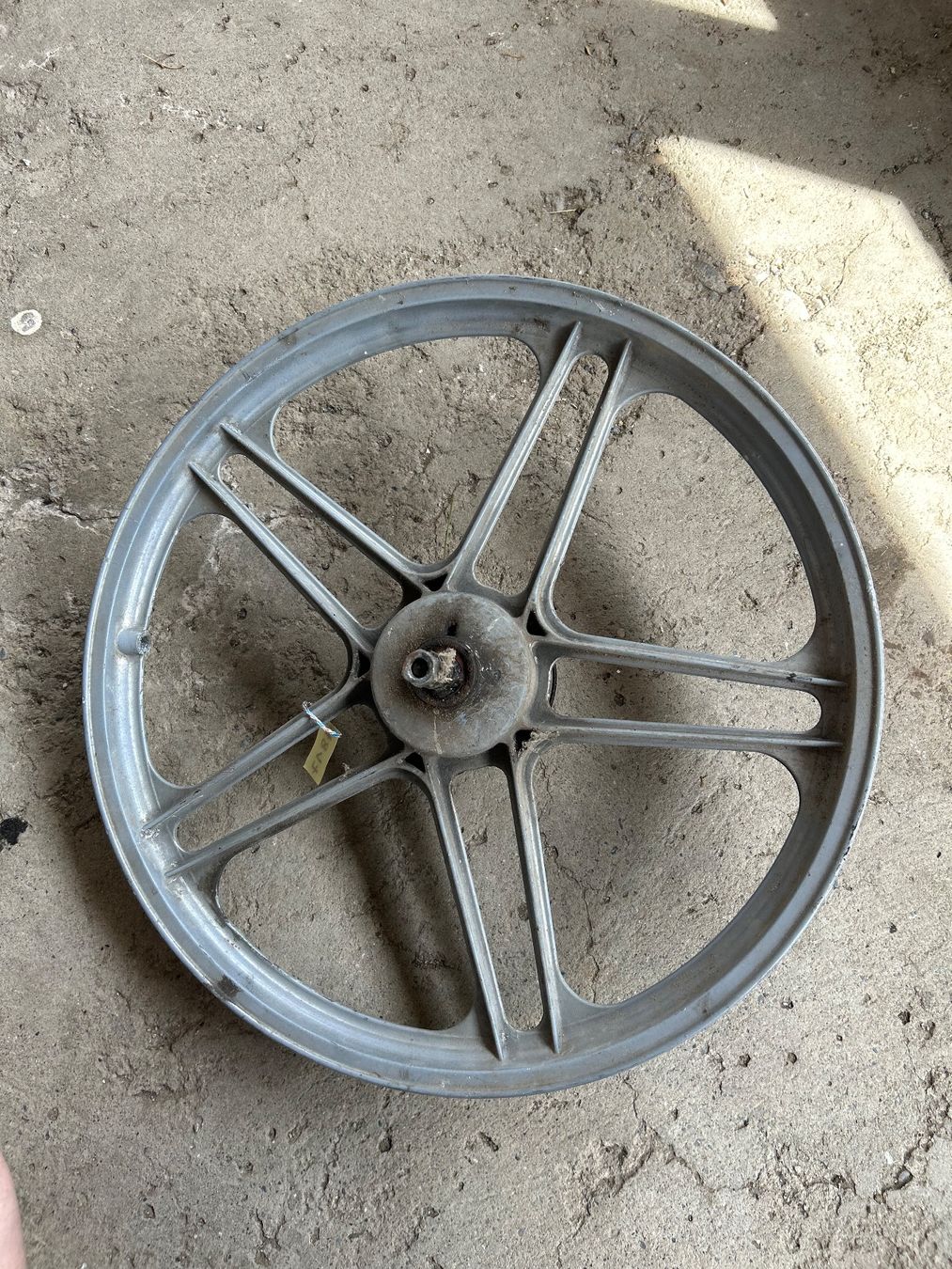 Puch Mofa-Ersatzteile: Mofa Gussfelgen Vorderrad 17 Zoll – Gebraucht aus Fahrni b. Thun von berger_tuning34 3