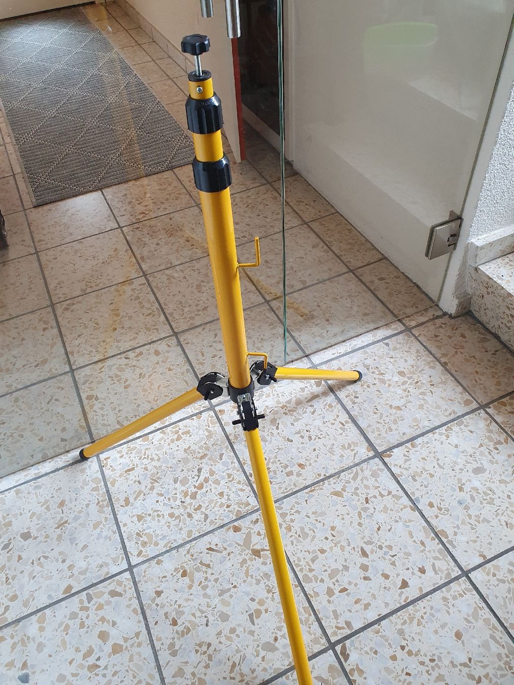 Altro in Decorazioni & Accessori: Dönges Strahler Stativ dreibeinig Ständer – Nuovo (secondo la descrizione) da Einsiedeln venduto da Py 4