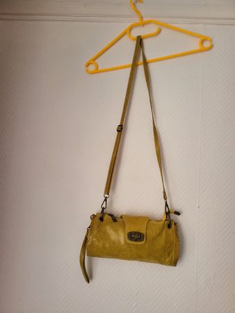 Sac bandoulière en cuir véritable jaune moutarde chic