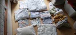 Bettwäsche, Decke,  Kissen,  Anzüge fürs Babybett