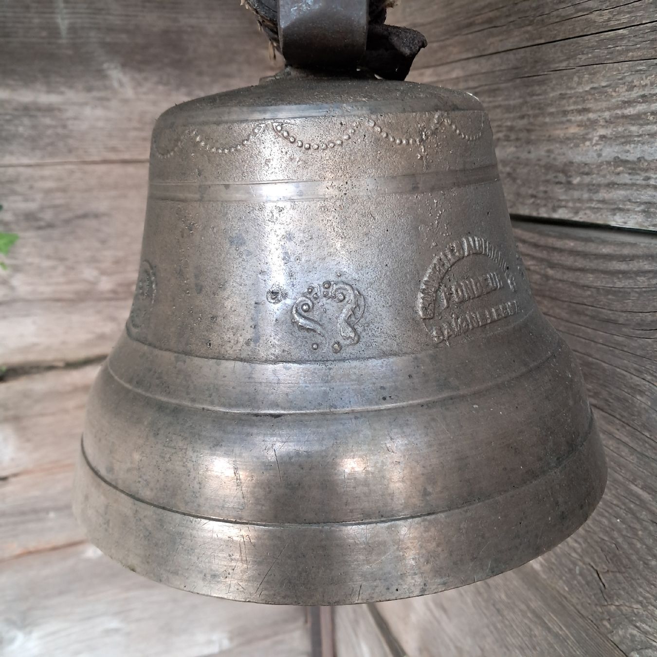 Campanacci mucche: ALTE/ANTIKE GLOCKE SAIGNELÉGIER  – Usato da Murten venduto da SHETHOF 3