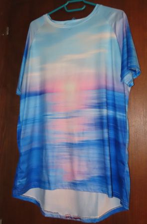 T-shirt à motif coucher de soleil bleu rose