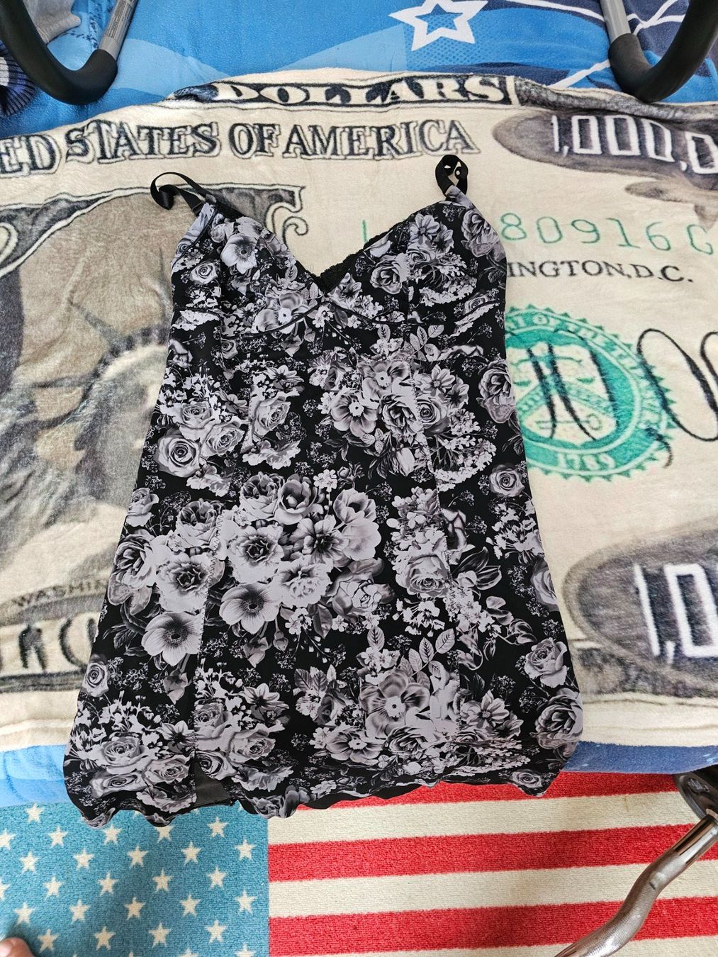 H&M Altra biancheria intima: Negligé GR/L von H&M – Usato da Sumiswald venduto da Sumo68