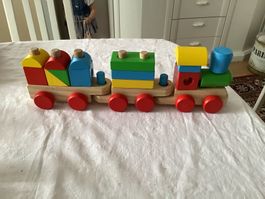 Holz-Lokomotive mit Bauklötzen