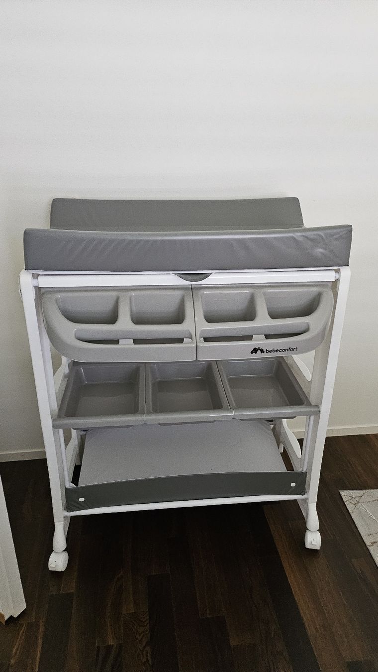 Fasciatoi & Accessori: Bebeconfort Baby changing table and bath – Usato da Glattpark(Opfikon) venduto da aiz_8pqg