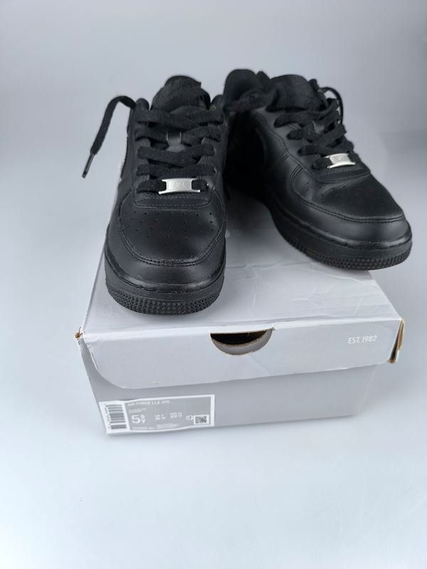Scarpe da uomo: NIKE AIR FORCE 1 Schuhe – Usato da Rüti ZH venduto da Restwert_Rueti_ZH