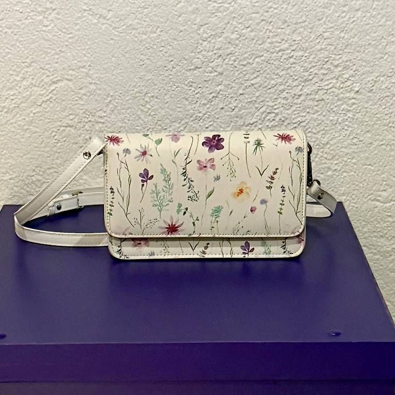 Manor Borse da donna: Mini Tasche neuwertig Weiss mit Blumen – Usato da Liestal venduto da bodrum1978