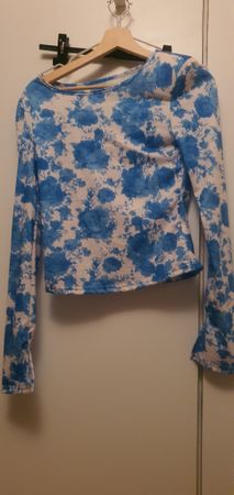 Damen Langarmshirt blau weiss Blumenmuster, schulterpolster