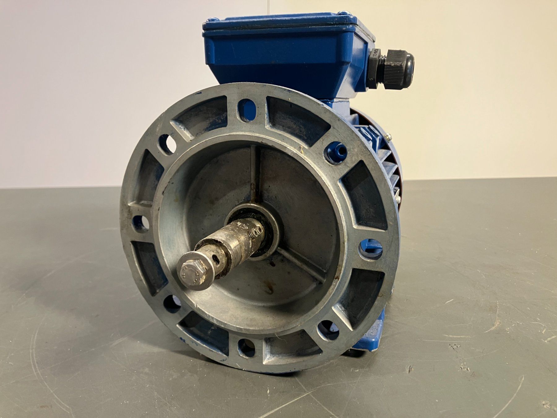 Motoren: Drehstrom-Asynchronmotor Typ: Ha71B2 400V / 3300U/min ab 1.- – Gebraucht aus Lichtensteig von Buy24International 2