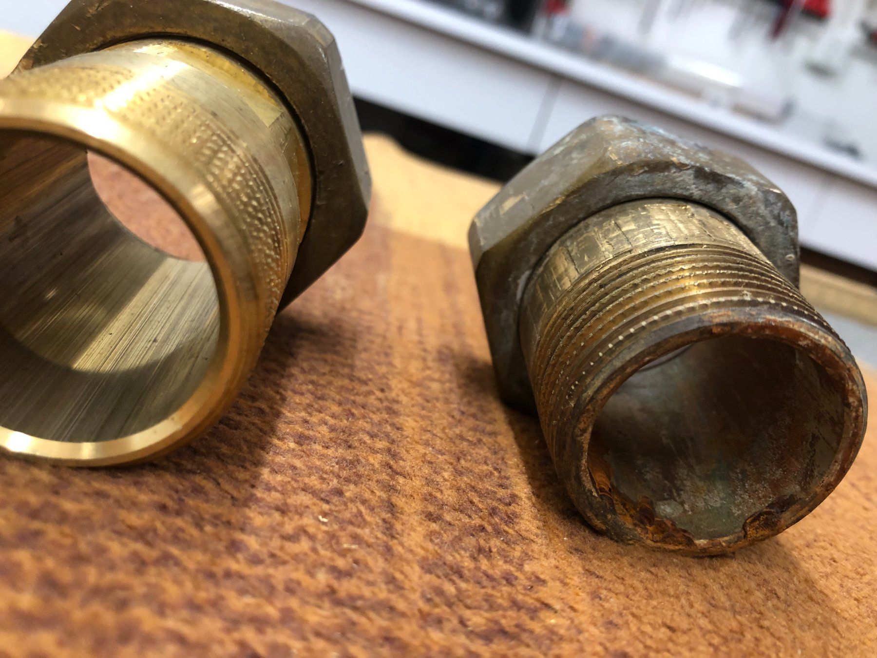 Rubinetteria: 2 Verschraubungen Rotguss 1 1/4" flachdichtend – Usato da Gerolfingen venduto da Urs_88 1