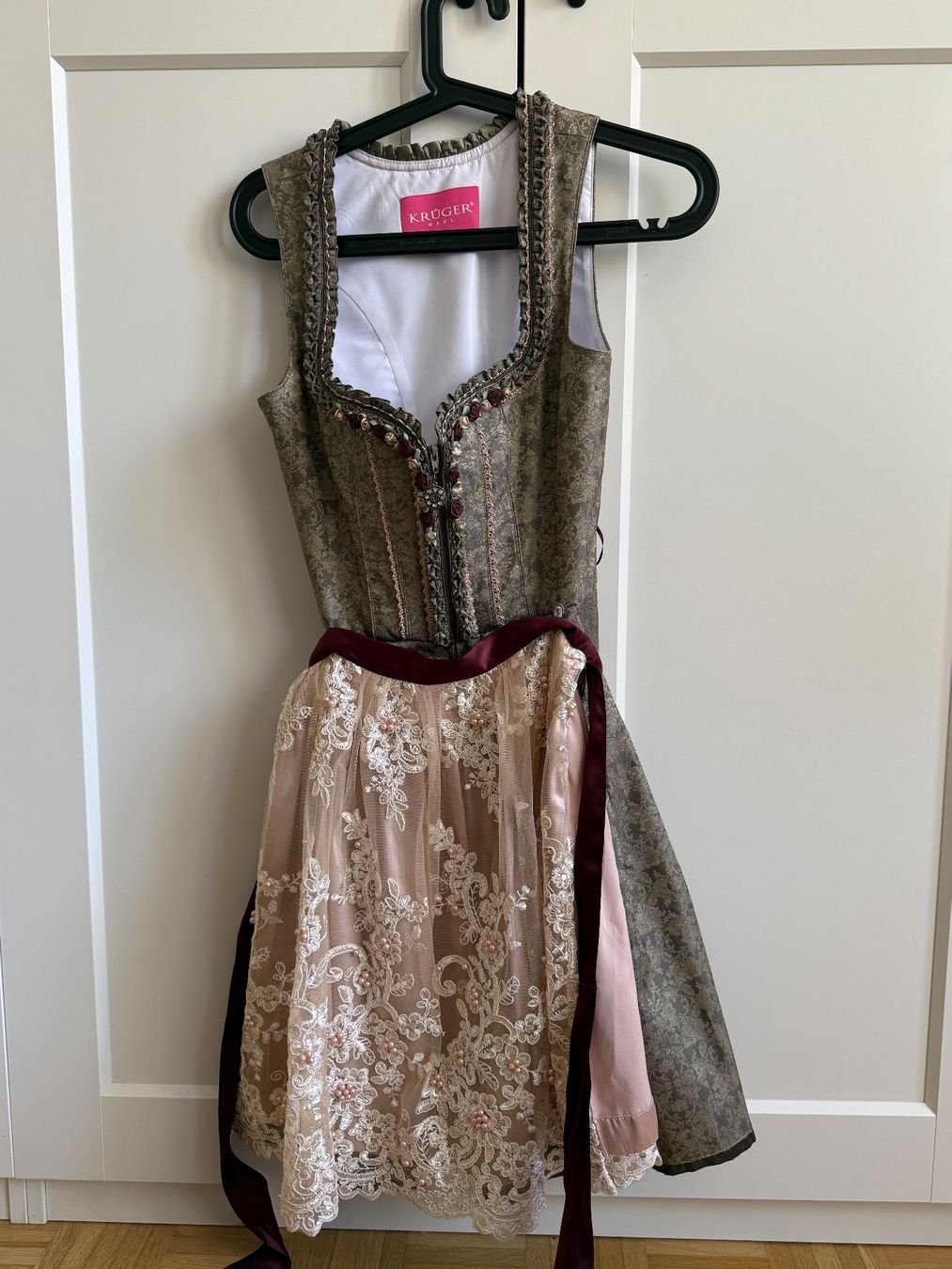 Krüger Kleider & Röcke: Krüger Dirndl – Gebraucht aus Rapperswil SG von jos_6xrd