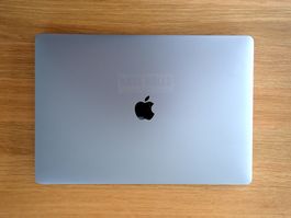 Apple MacBook Pro 15" (2018) – i9, 32 GB RAM, Radeon Pro, 50