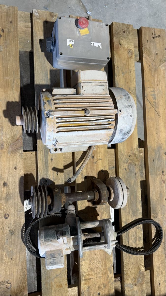 Tutte le macchine: Steintrennmaschine Condecta mit Motor und Antrieb – Difettoso da Fideris venduto da Eschmann_Bau 2