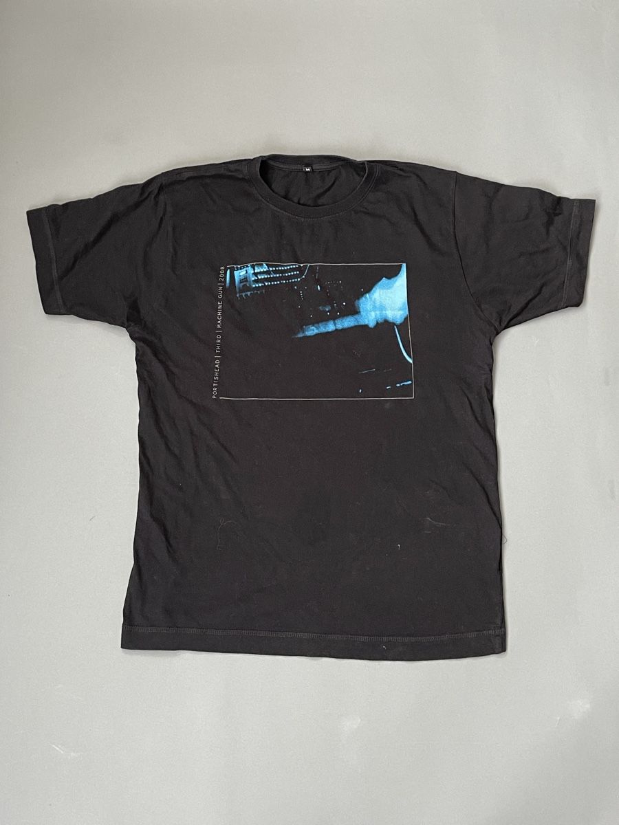T-shirt: Portishead Machine Gun Third Tour 2008 Merch – Usato da Zürich venduto da drooppee