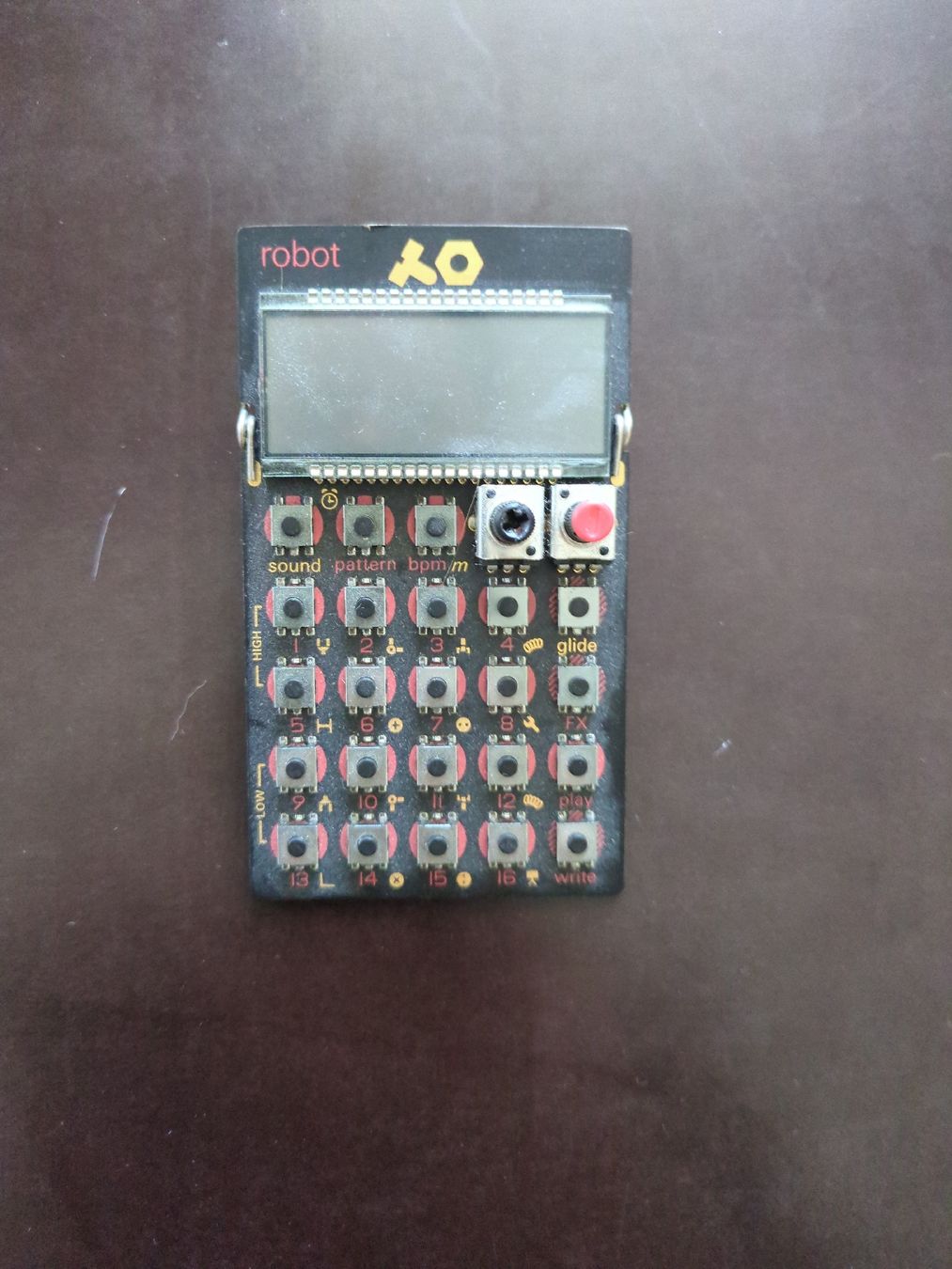 Teenage Engineering Strumenti musicali: Teenage Engineering PO-28 Robot Synthesizer  – Usato da Bern venduto da han_lx9c