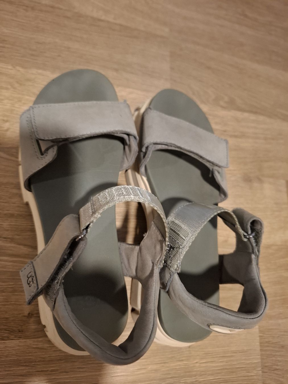 Ugg Scarpe da donna: UGG Sandalen – Usato da Lausen venduto da Devin- 3