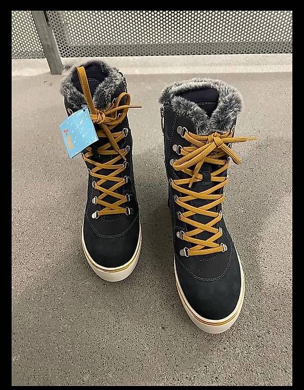 Chaussures femmes: Winterschuh- neu – D'occasion à Küssnacht am Rigi par Ginger027 1