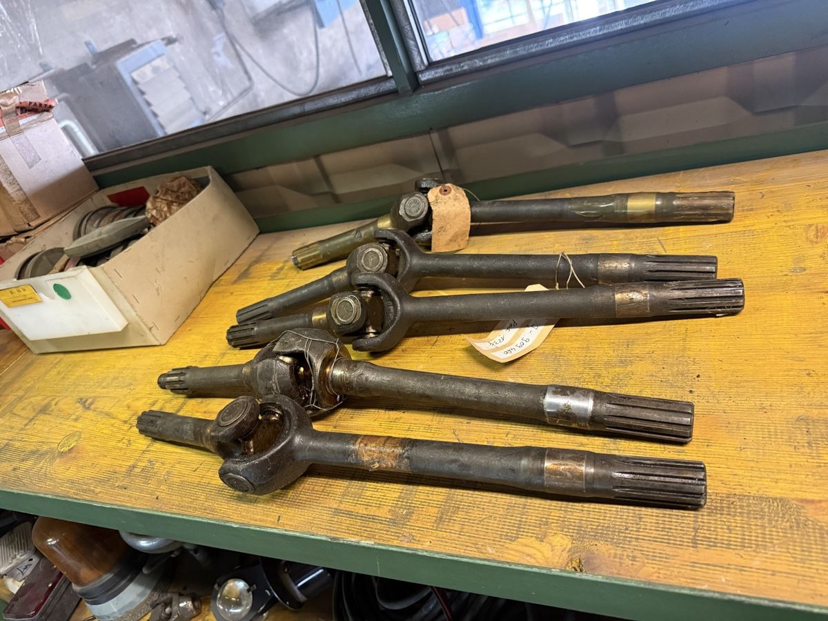 Tutti pezzi di ricambio auto: Jeep Willys  – Nuovo e nell'imballaggio originale da Bennwil venduto da Ford5600t 1