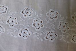 Antike St. Galler Stickerei weiss - 13 x 50 cm