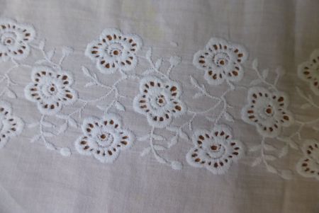 Antike St. Galler Stickerei weiss - 13 x 50 cm